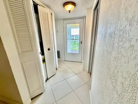 3661 Via Poinciana Greenacres FL 33467