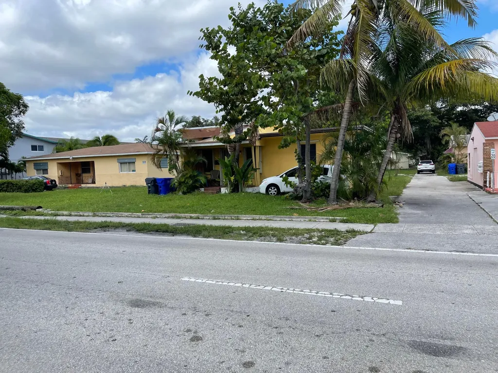 2243 Polk Street Hollywood FL 33020
