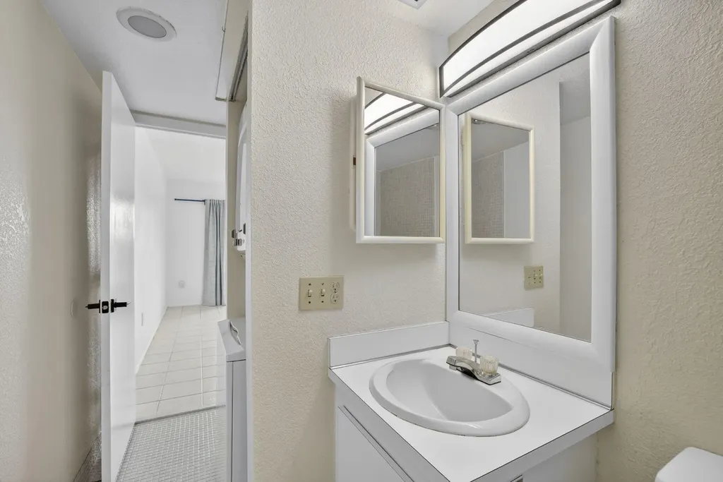 4174 Inverrary Drive Lauderhill FL 33319