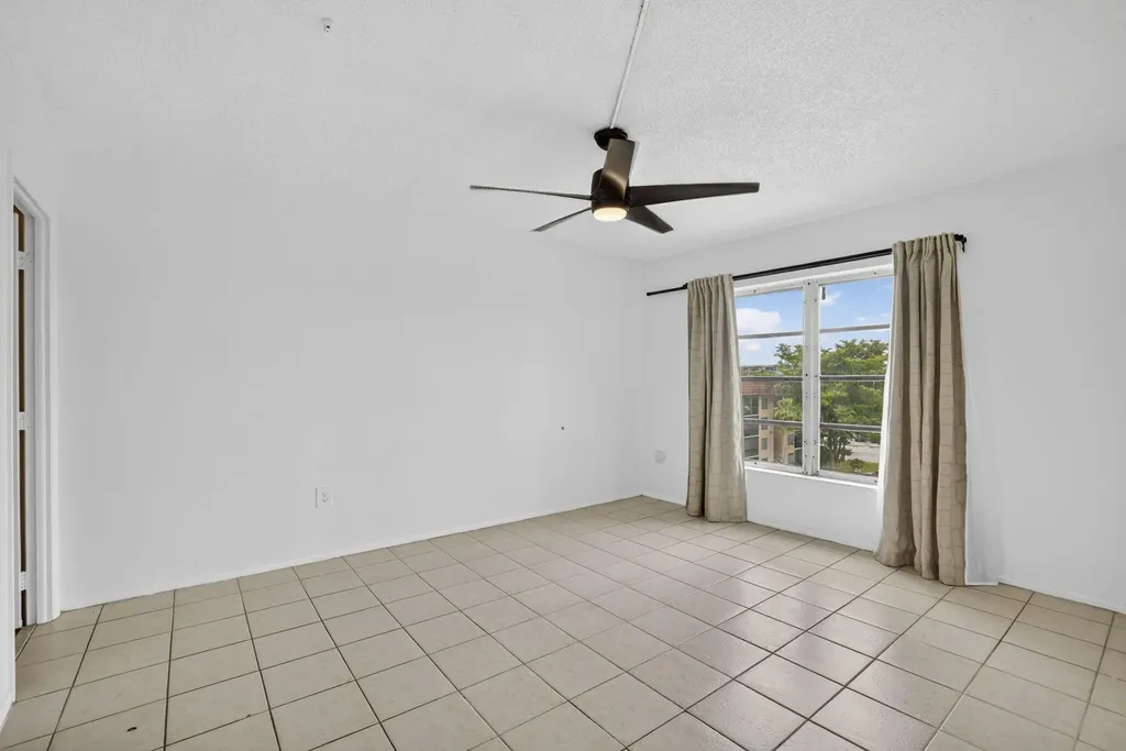 4174 Inverrary Drive Lauderhill FL 33319