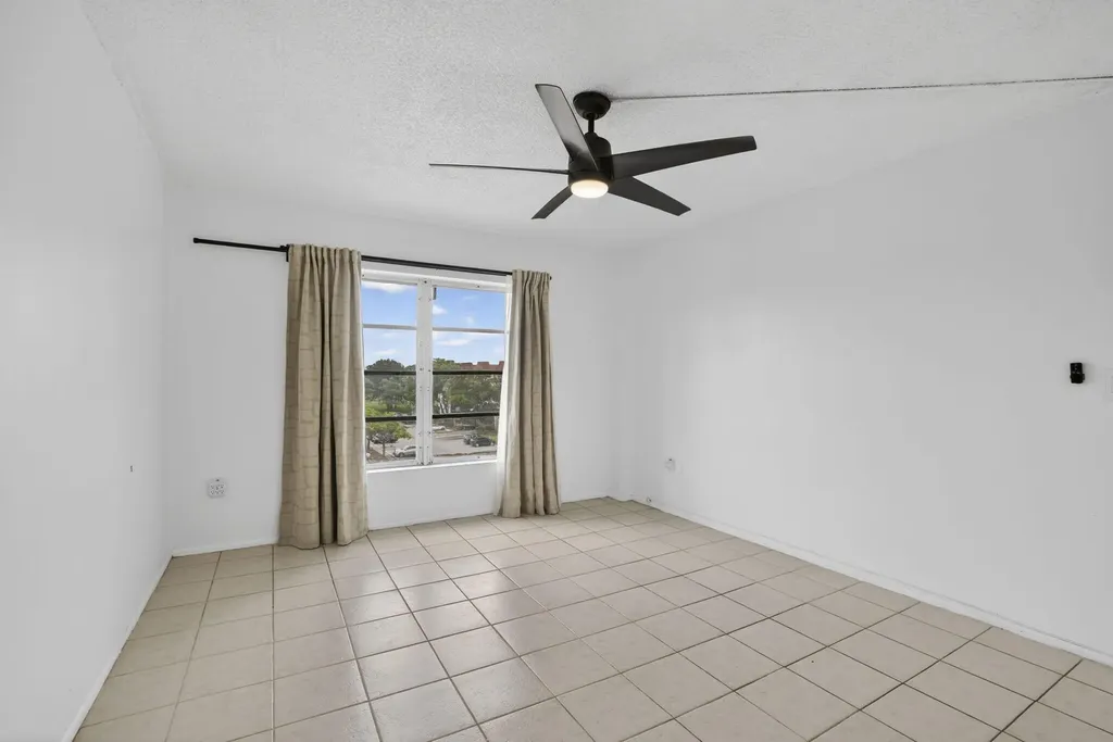 4174 Inverrary Drive Lauderhill FL 33319