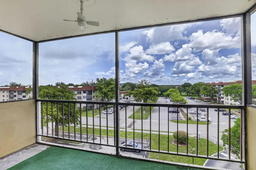 4174 Inverrary Drive Lauderhill FL 33319
