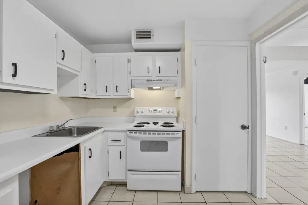 4174 Inverrary Drive Lauderhill FL 33319