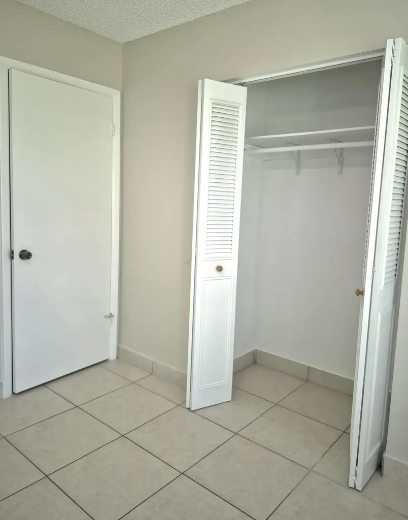 5510 S Lakewood Circle Circle S Margate FL 33063