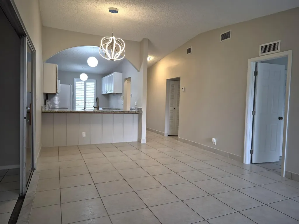 5510 S Lakewood Circle Circle S Margate FL 33063