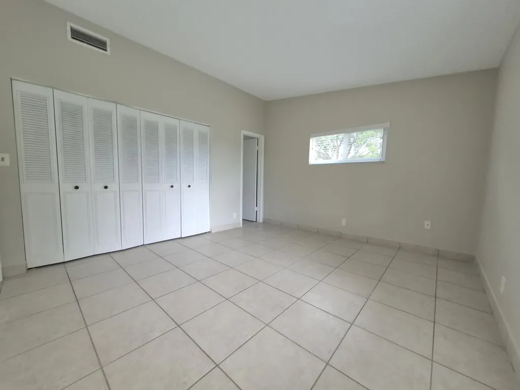 5510 S Lakewood Circle Circle S Margate FL 33063