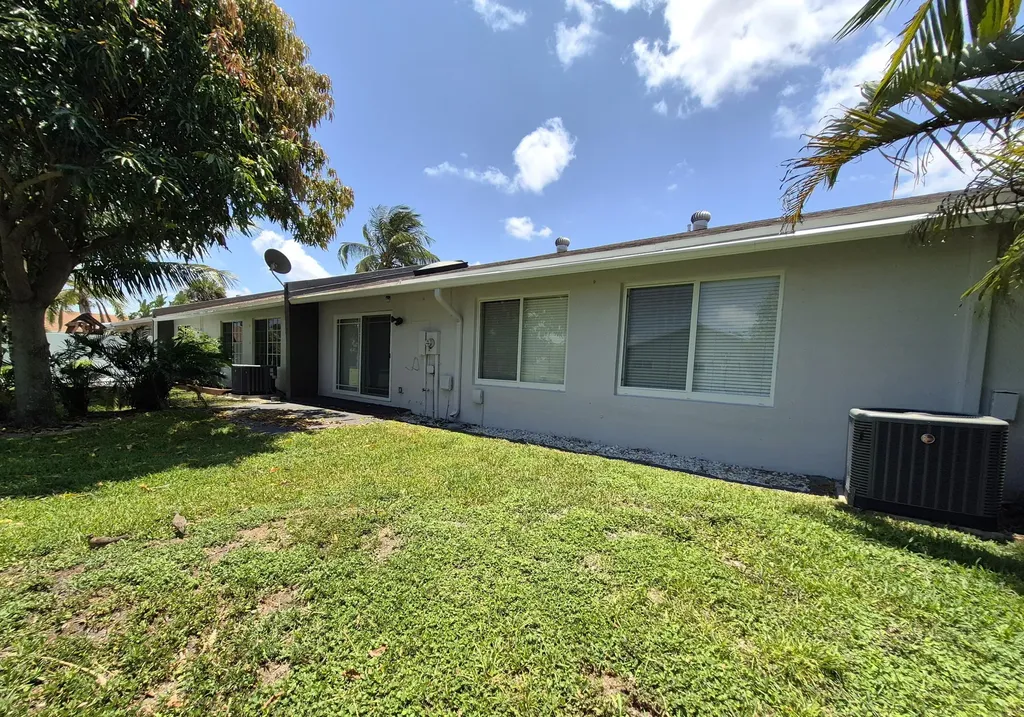 5510 S Lakewood Circle Circle S Margate FL 33063