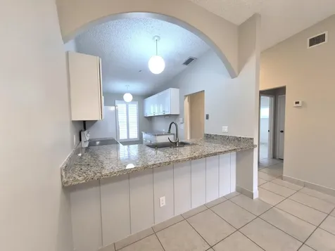 5510 S Lakewood Circle Circle S Margate FL 33063