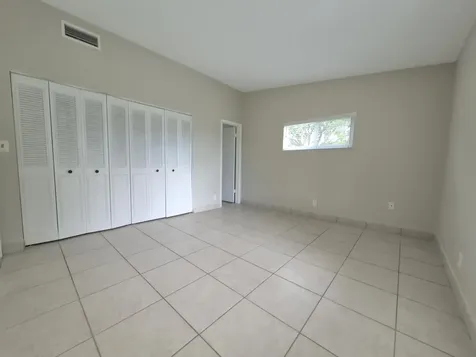 5510 S Lakewood Circle Circle S Margate FL 33063