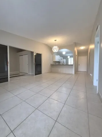 5510 S Lakewood Circle Circle S Margate FL 33063