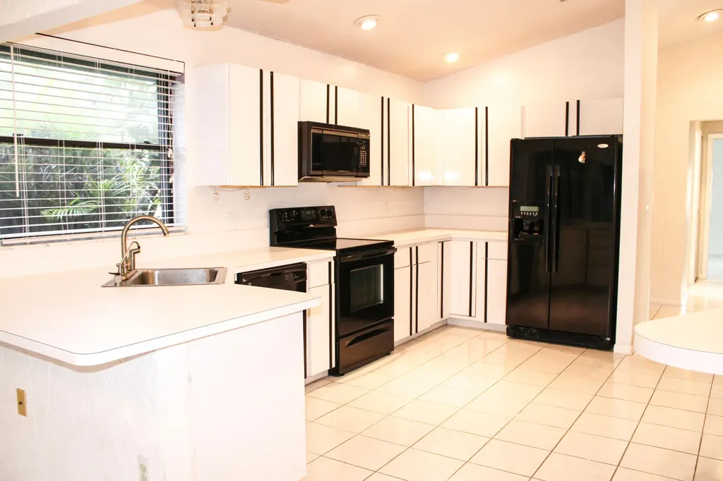 2583 NW 13th Street Delray Beach FL 33445