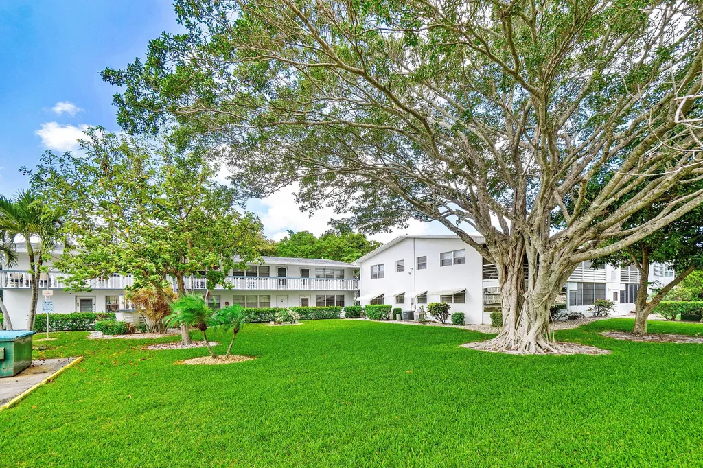 57 Canterbury West Palm Beach FL 33417