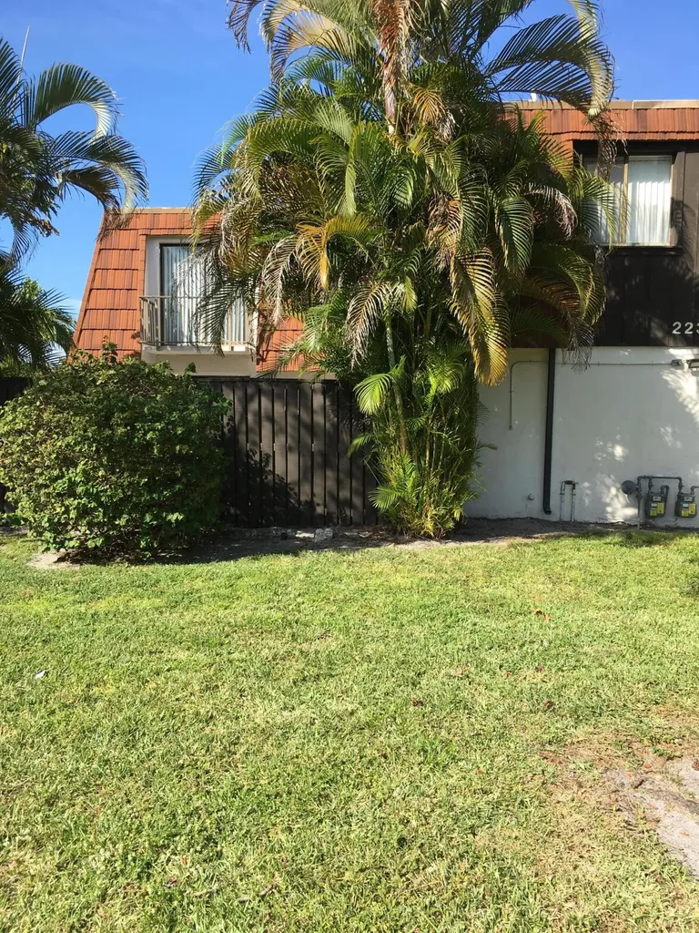 2233 White Pine Circle Greenacres FL 33415
