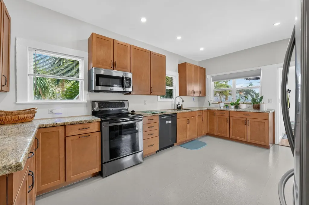 400 NE 5th Avenue Pompano Beach FL 33060