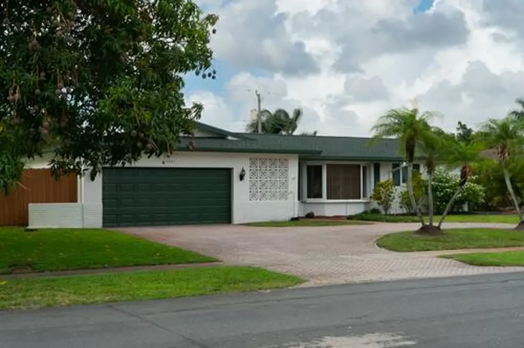 5541 SW 7th Street Plantation FL 33317