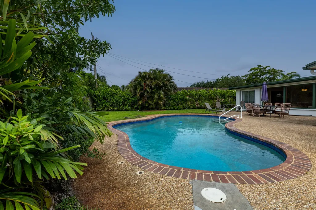 5541 SW 7th Street Plantation FL 33317
