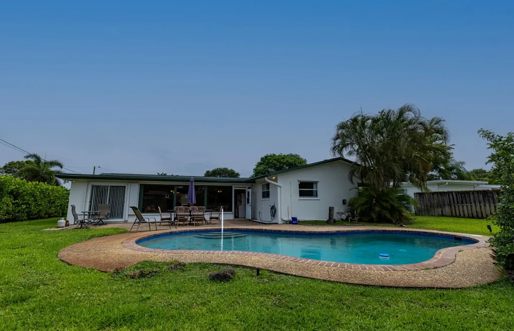 5541 SW 7th Street Plantation FL 33317