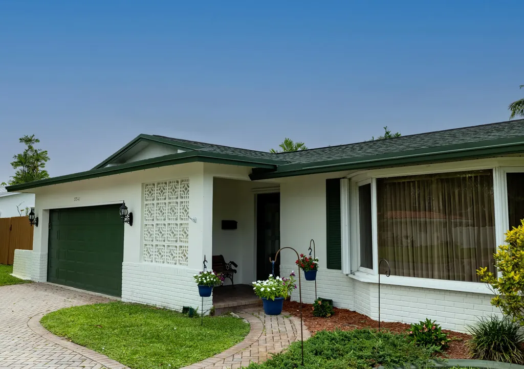 5541 SW 7th Street Plantation FL 33317