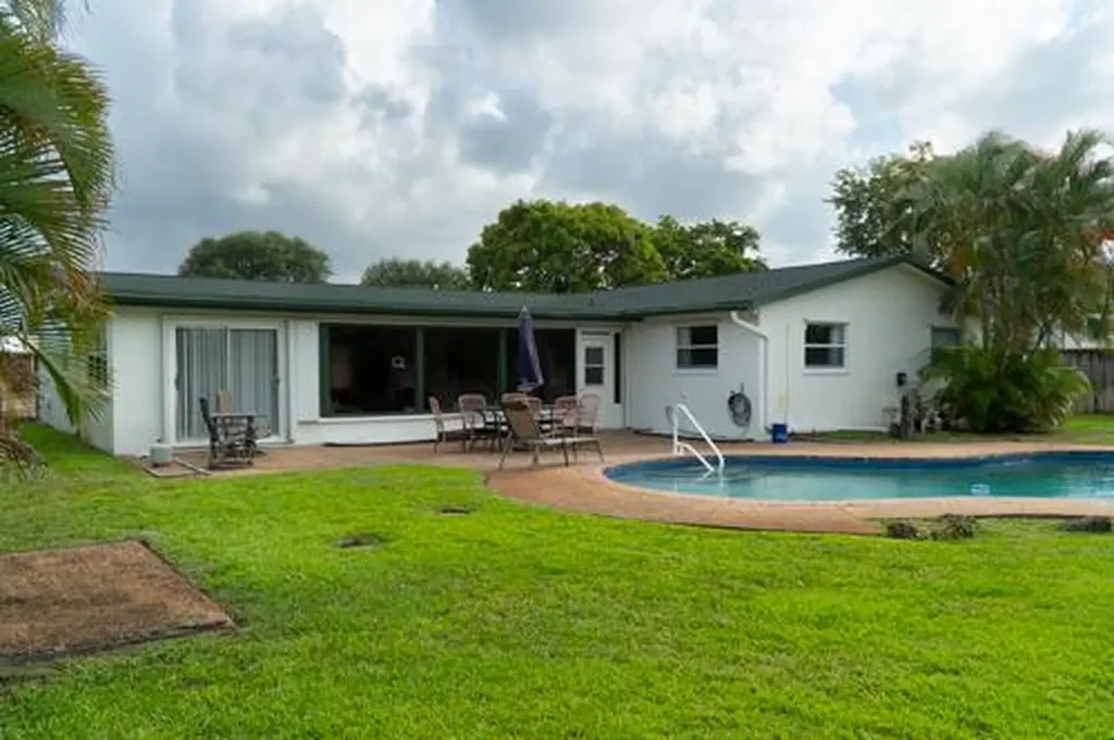 5541 SW 7th Street Plantation FL 33317