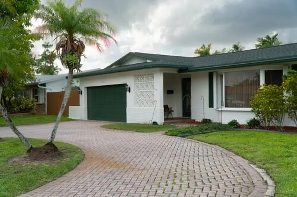 5541 SW 7th Street Plantation FL 33317