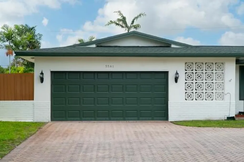 5541 SW 7th Street Plantation FL 33317