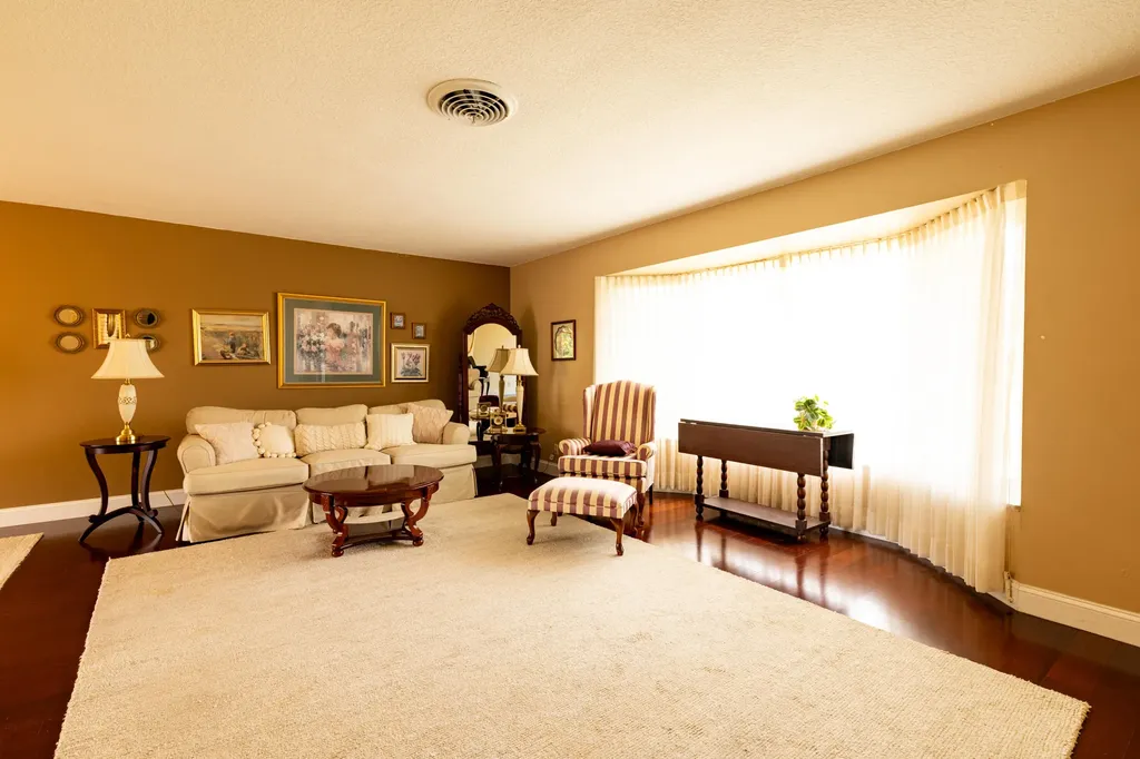 5541 SW 7th Street Plantation FL 33317