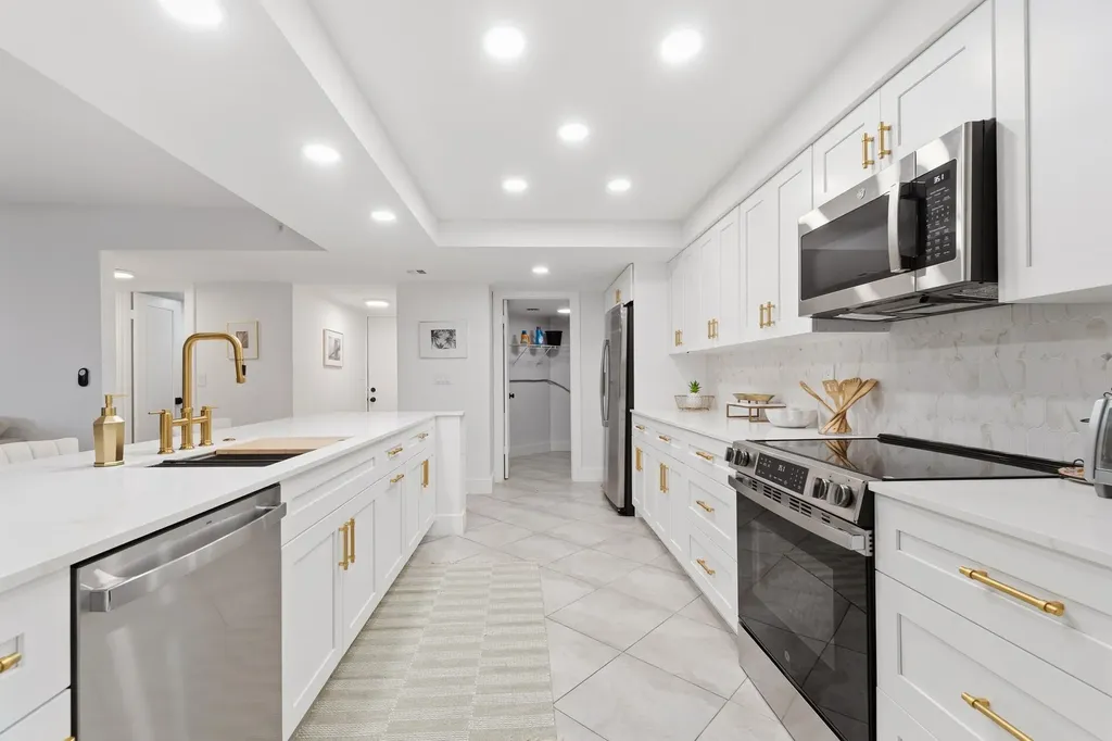 2455 Lindell Boulevard Delray Beach FL 33444