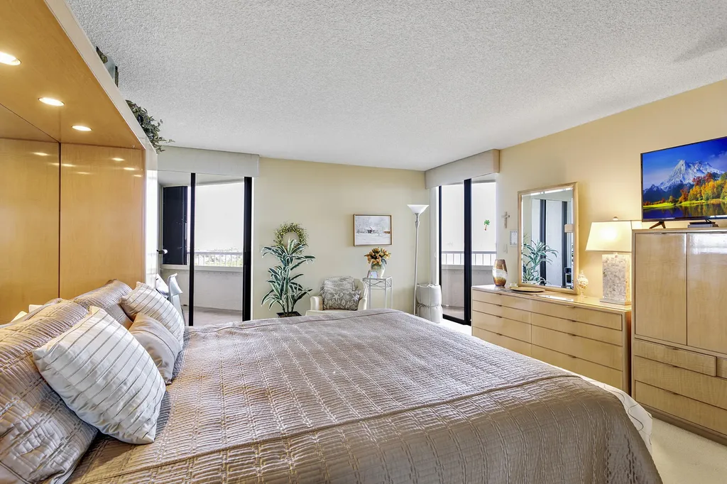 5070 N Ocean Drive Singer Island FL 33404