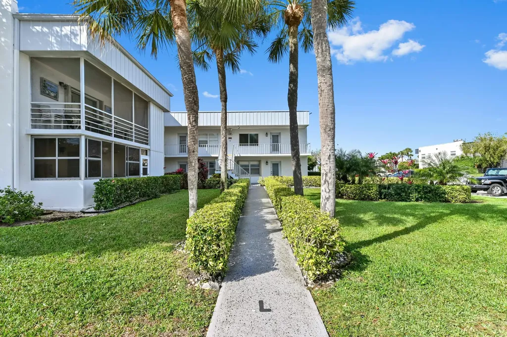 548 Burgundy L Delray Beach FL 33484