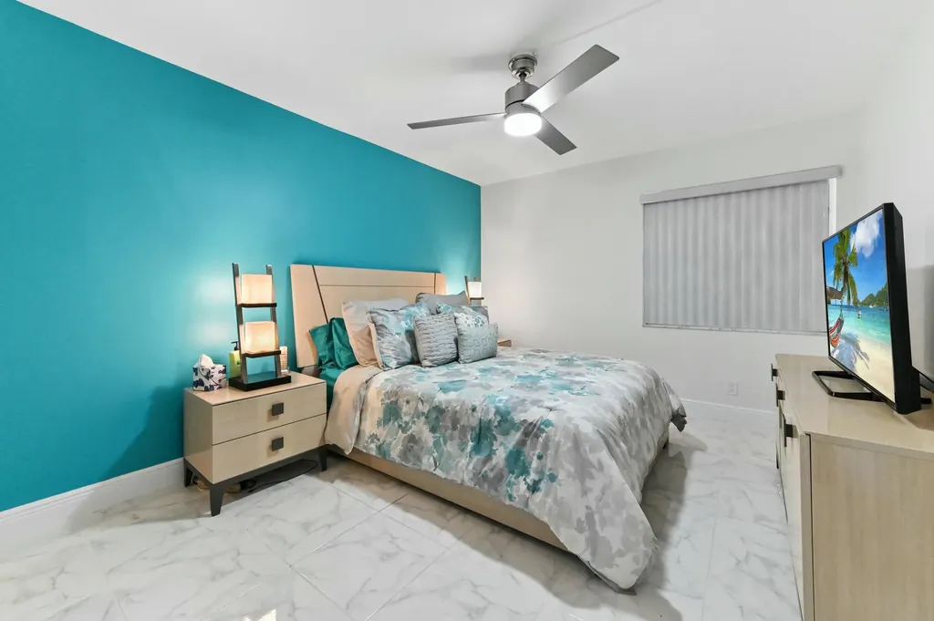 548 Burgundy L Delray Beach FL 33484