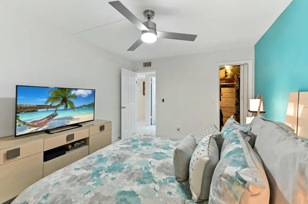 548 Burgundy L Delray Beach FL 33484