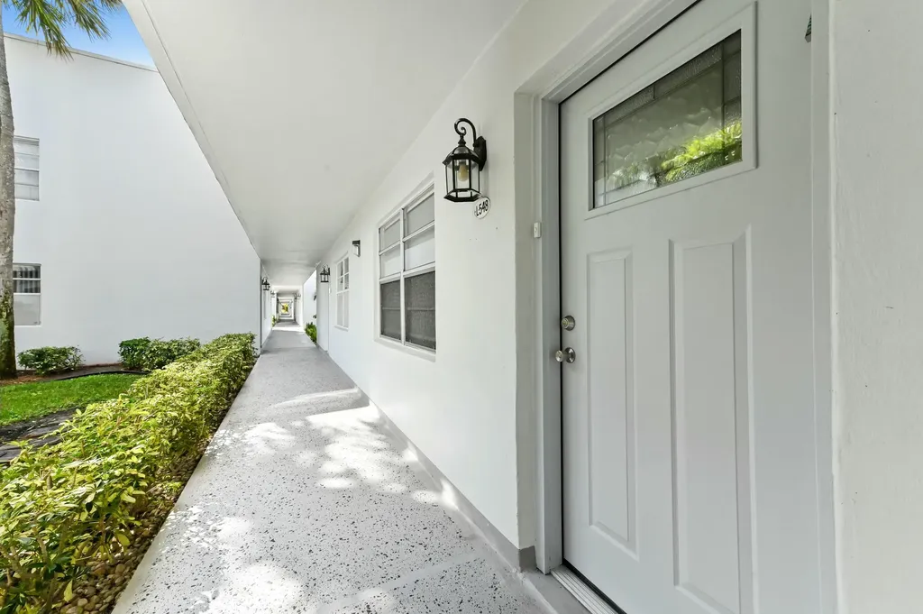548 Burgundy L Delray Beach FL 33484