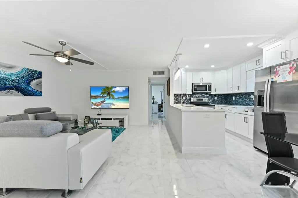 548 Burgundy L Delray Beach FL 33484