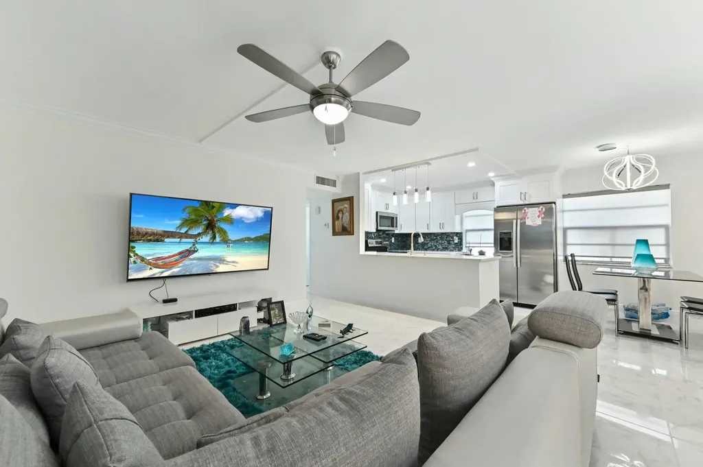 548 Burgundy L Delray Beach FL 33484