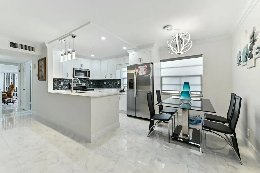 548 Burgundy L Delray Beach FL 33484