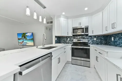 548 Burgundy L Delray Beach FL 33484