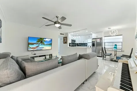 548 Burgundy L Delray Beach FL 33484