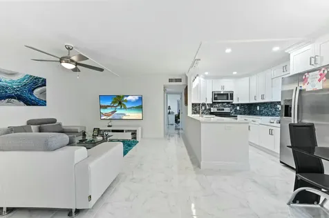 548 Burgundy L Delray Beach FL 33484