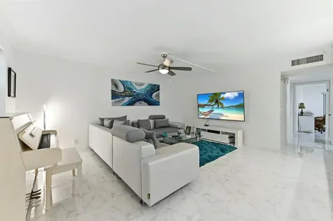 548 Burgundy L Delray Beach FL 33484
