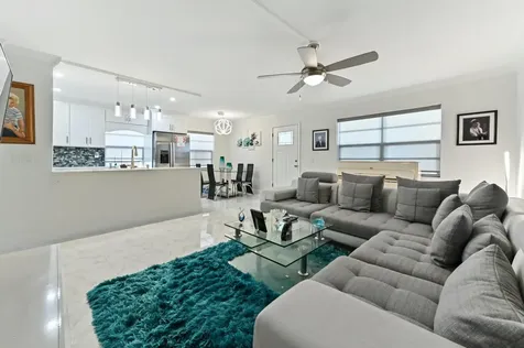548 Burgundy L Delray Beach FL 33484