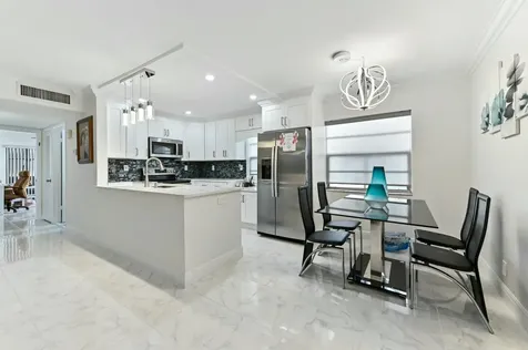 548 Burgundy L Delray Beach FL 33484