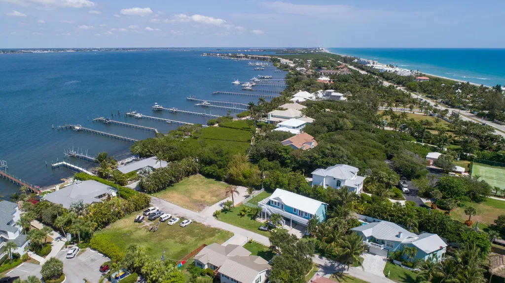 5157 NE Shore Village Terrace Hutchinson Island FL 34996