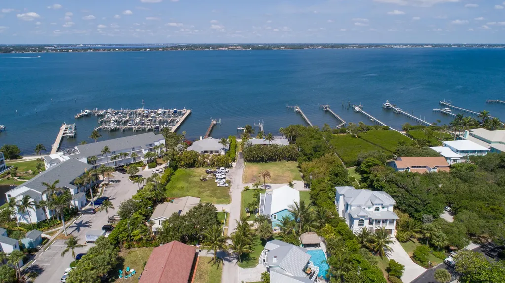 5157 NE Shore Village Terrace Hutchinson Island FL 34996