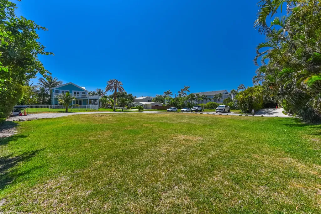 5157 NE Shore Village Terrace Hutchinson Island FL 34996