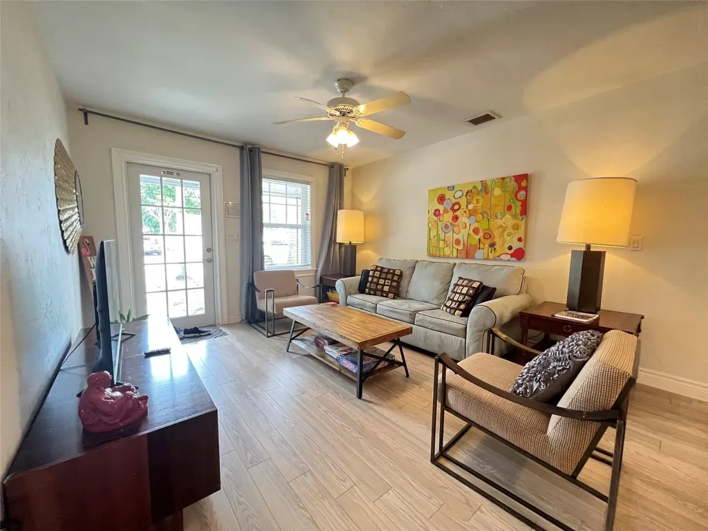 819 SW 9th Terrace Fort Lauderdale FL 33315