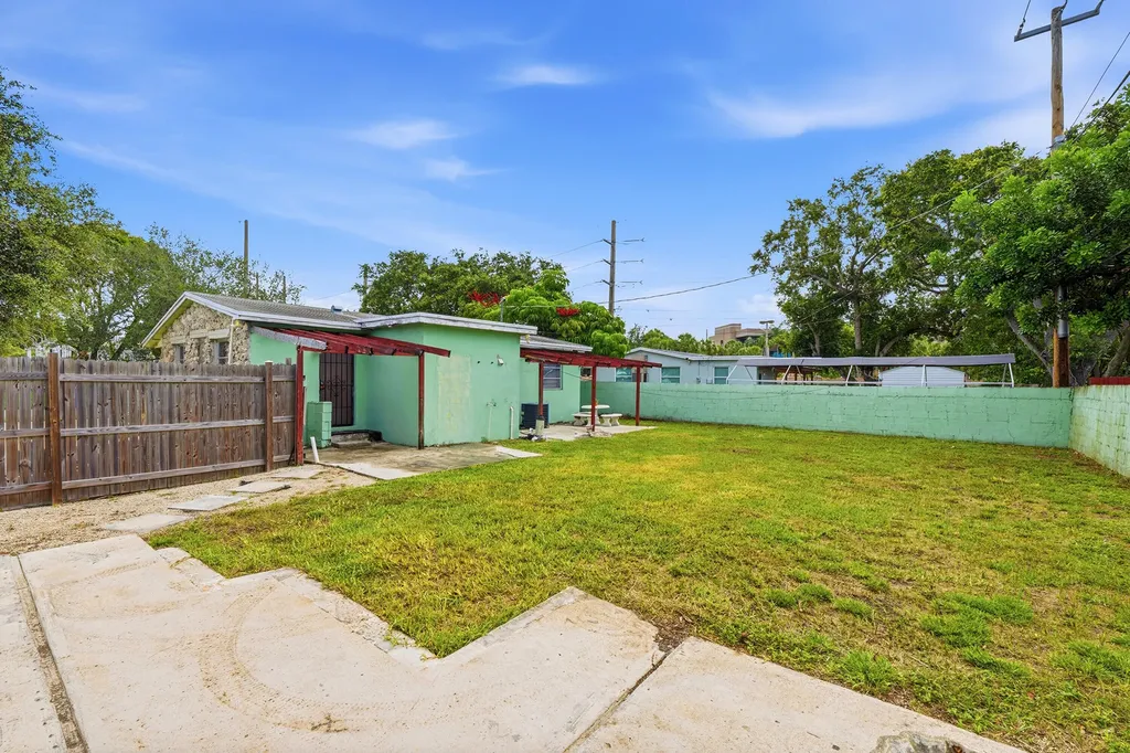 6404 Oak Street Hollywood FL 33024