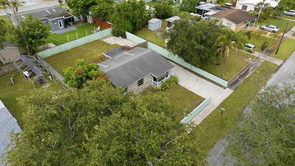 6404 Oak Street Hollywood FL 33024