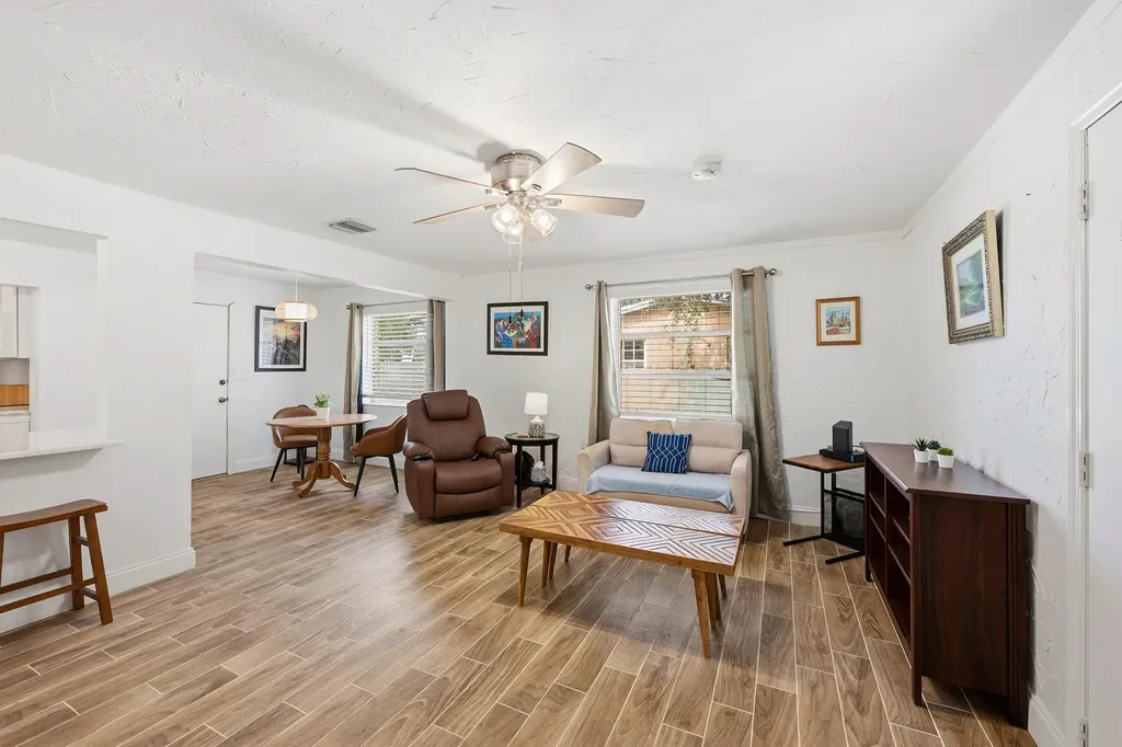 6404 Oak Street Hollywood FL 33024