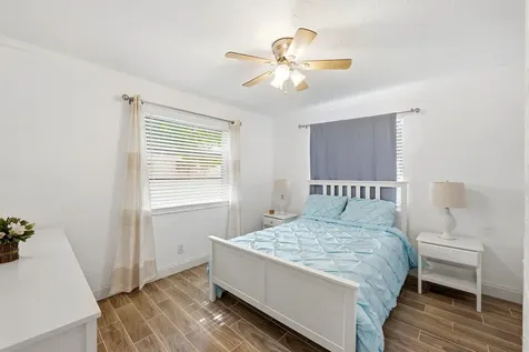 6404 Oak Street Hollywood FL 33024