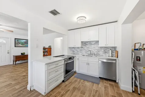 6404 Oak Street Hollywood FL 33024
